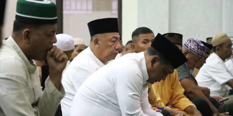 POLDA KEPRI GELAR SHOLAT TARAWIH BERSAMA DI MASJID AL HALIM : MEMPERKOKOH KEHARMONISAN DALAM BULAN SUCI RAMADAN