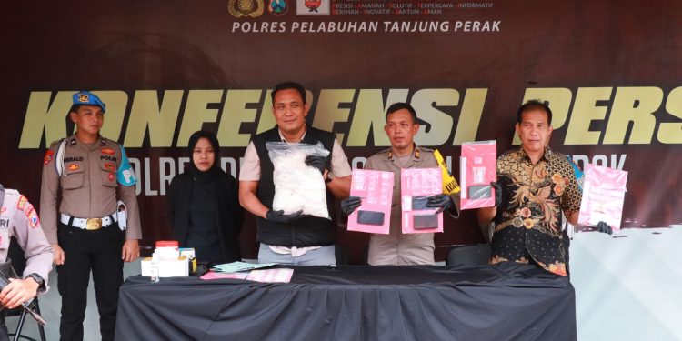 Polres Tanjungperak Ungkap 17 Kasus Narkoba Selama Februari 2024, Amankan 21 Tersangka