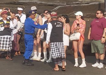 Himbauan Kamtibmas Wisman & Domestic Polairud Polres Tabanan Sambangi DTW Tanah Lot Tabanan