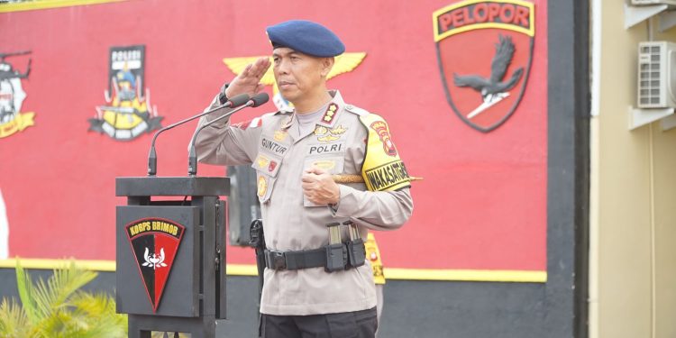 Apel Kesiapsiagaan Dalam Rangka Cek Kesiapan Almatsus dan Personel Satbrimob Polda Kalbar