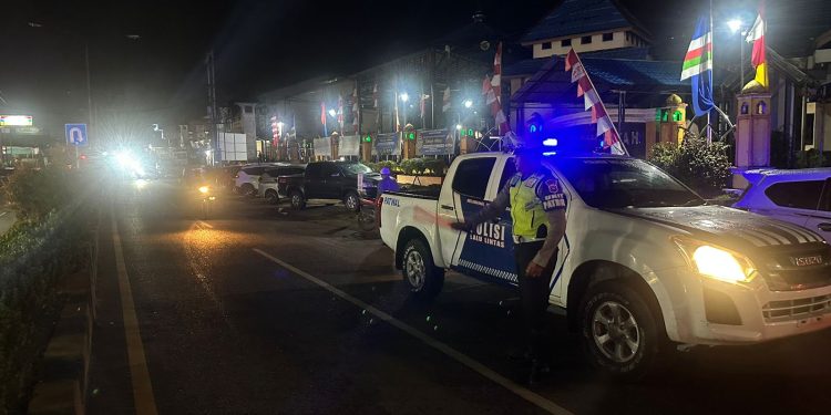 Polres Melawi Amankan Ibadah Tarawih: Upaya Cegah Kejahatan dan Berikan Rasa Aman