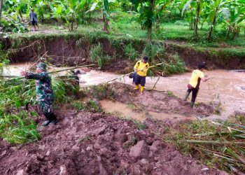 Sinergitas Tiga Pilar Bersihkan Material Longsor di Jombang, Sungai Kali Maling Kembali Mengalir