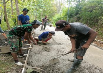 Satgas TMMD Ke-119 Bersama Masyarakat Wujudkan Rabat Jalan Berkualitas