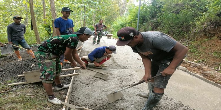 Satgas TMMD Ke-119 Bersama Masyarakat Wujudkan Rabat Jalan Berkualitas