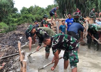 Pembangunan Jembatan Desa Sungai Badak Terus Berlanjut Satgas TMMD Kodim 0426 Tulang Bawang Terus Lakukan Pengecoran