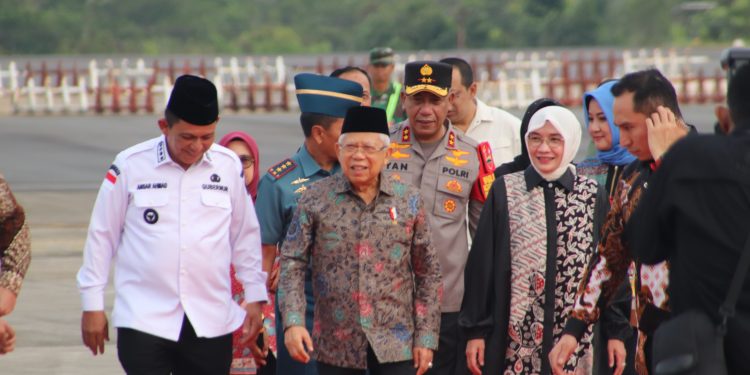 KAPOLDA KEPRI SAMBUT KEDATANGAN BAPAK WAKIL PRESIDEN RI DI KOTA TANJUNGPINANG
