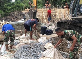 Kompak Dan Sigap, Satgas TMMD Kodim 0426/Tulang Bawang Percepat Pasokan Material Pembangunan Jembatan