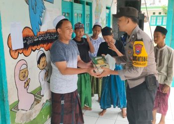 Sambut Ramadhan, Polres Pamekasan Berbagi Al-Qur’an untuk Ponpes dan Tempat Ibadah