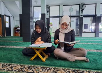 Kapolres Nganjuk Mengajak Anggotanya Mengisi Bulan Ramadan dengan Beribadah, Salah Satunya Membaca Al-Qur’an
