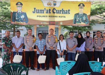Jumat Curhat, Polres Kediri Kota Gelar Bakti Kesehatan dan Bakti Sosial