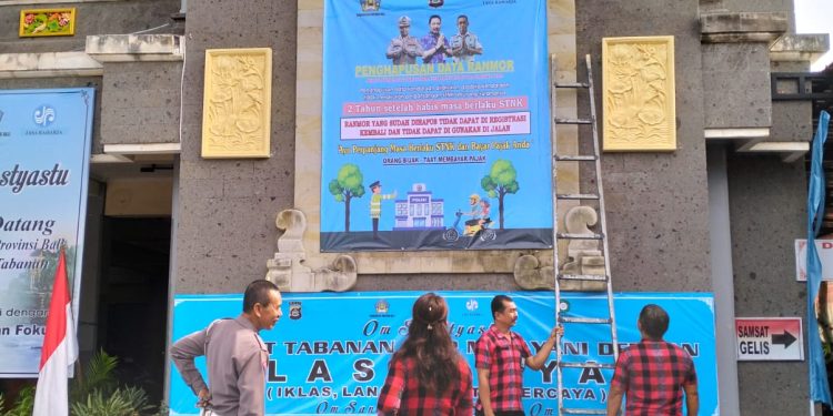 Samsat Tabanan Pasang Banner Terkait Penghapusan Data Ranmor