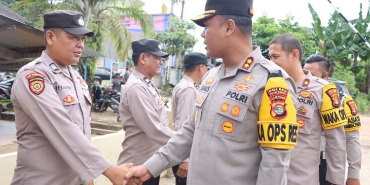 Kunker Perdana Ke Polsek Dente Teladas, AKBP James Berikan Motivasi Kepada Personel