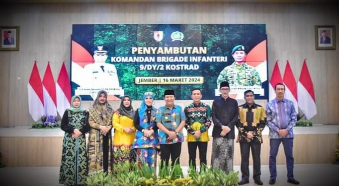 Bupati Menyambut Komandan Brigif 9/DY/2 Kostrad Yang Baru.
