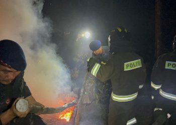 KEBAKARAN HUTAN DAN LAHAN DI KAWASAN BANDARA HANG NADIM BATAM BERHASIL DIPADAMKAN SATBRIMOB POLDA KEPRI