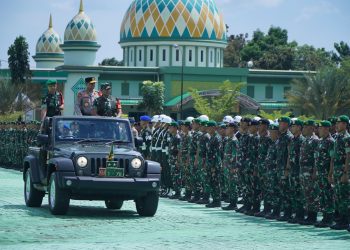 Pimpin Apel Gelar Pasukan Pam VVIP Kunker Presiden RI di Kalbar, Kapolda Kalbar Minta Personel Jalin Kolaborasi dan Soliditas Dengan Seluruh Pihak