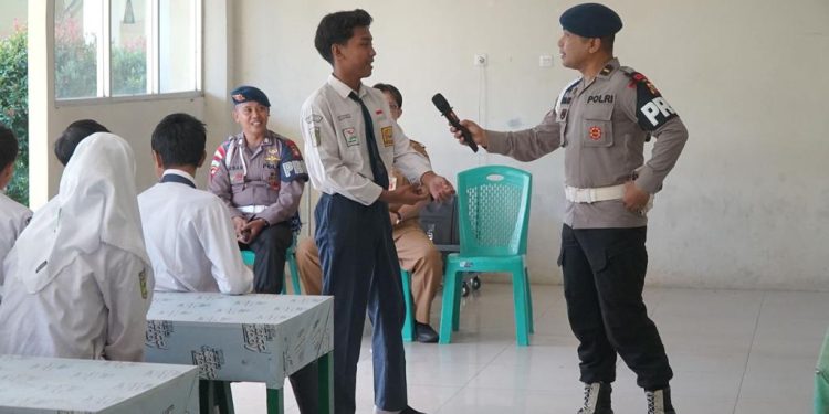 Brimob Kalbar Go To School Ciptakan Generasi Mengerti Pancasila
