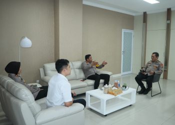 Peduli Kemanusiaan, Kapolres Kediri Jenguk Bayi yang Dibuang Diteras Rumah Warga