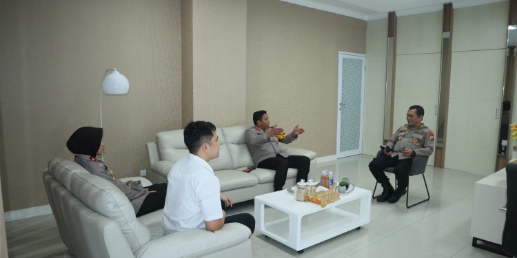 Peduli Kemanusiaan, Kapolres Kediri Jenguk Bayi yang Dibuang Diteras Rumah Warga