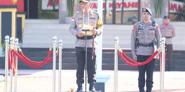 KAPOLDA KEPRI PIMPIN UPACARA HARI KESADARAN NASIONAL DALAM BULAN SUCI RAMADAN 2024 GUNA MENINGKATKAN SEMANGAT PATRIOTISME