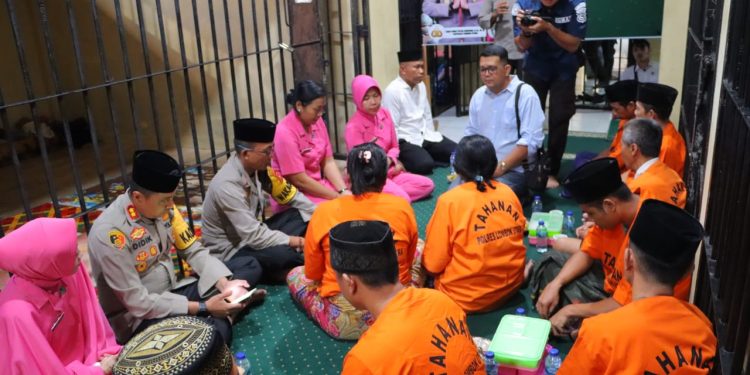 Indahnya Ramadhan Kapolres Gelar Buka Bersama Tahanan Polres Lombok Utara