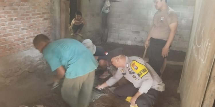 Polres Pacitan Peduli, Warga Penyandang Cacat Terima Bantuan Renovasi Dapur