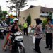 Polres Bondowoso Berbagi Takjil Sembari Edukasi Pengendara Tertib Lalu Lintas