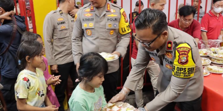 Momentum Bulan Ramadhan: Polres Metro Jakarta Barat dan Polsek Jajaran Tingkatkan Kualitas Iman dan ketaqwaan serta Tebar Kepedulian