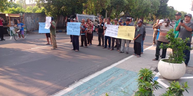 Aliansi Masyarakat Sadar Pemilu Geruduk Kantor KPU dan Polres Jombang