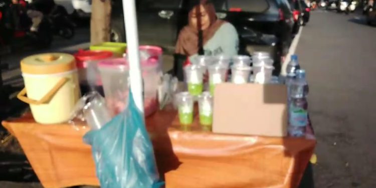 Berburu Jajanan Tradisional Makassar untuk Berbuka Puasa