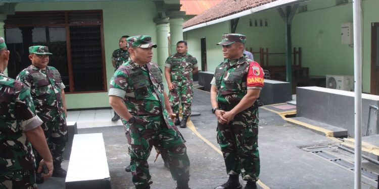 Kenali Lebih Dekat Satuan Jajarannya, Pangdam V/Brawijaya Kunjungi Kodim 0808/Blitar