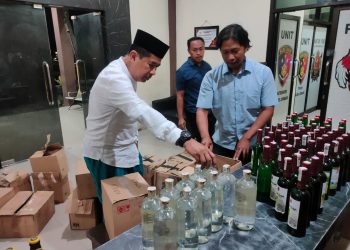 Polres Jombang Tangkap 8 Penjual Miras dengan Ratusan Botol Barang Bukti dalam Dua Hari
