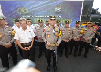 Kapolda Jatim Berangkatkan 50.789 Paket Bantuan Kemanusiaan untuk Warga Terdampak Banjir di Jawa Tengah