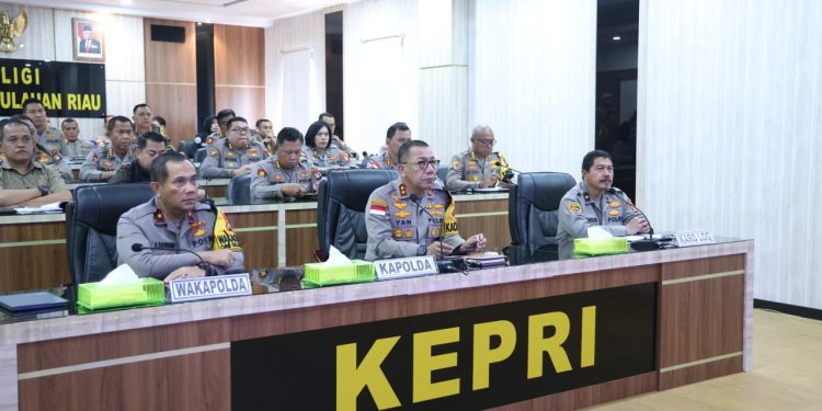 KAPOLDA KEPRI HADIRI PEMBUKAAN RAKERNIS GABUNGAN DIVHUMAS POLRI, DIVPROPAM POLRI, DIVKUM POLRI, DIV TIK POLRI DAN DIVHUBINTER POLRI T.A 2024 POLRI SECARA VIRTUAL