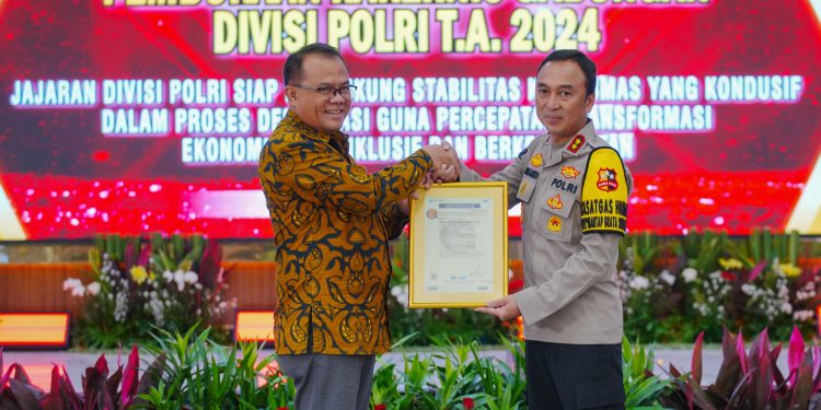 Kapolri Apresiasi Divhumas Atas Sertifikasi ISO 9001: 2015