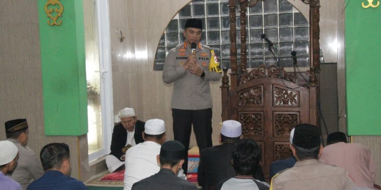 Safari Ramadhan, Kapolres Metro Jakarta Barat Sahur Bersama dan Sholat Subuh Keliling di Masjid Nurul Huda Pegadungan
