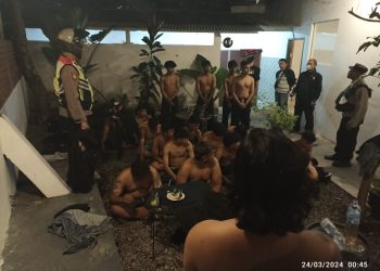 *Acara Kumpul – kumpul yang Diwarnai Minum – Minuman di Kafe, Puluhan Anggota Komunitas yang Berafiliasi pada Perguruan Pencak Silat ini Dihentikan Polsek Mojoroto, Ternyata ini Sebabnya ..!*