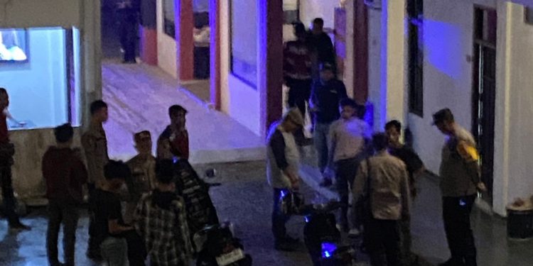 Lagi Enak Berpelukan di Kamar Hotel Empat Pasangan di Luar Nikah di Ringkus Polisi