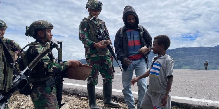 Minggu Kasih, Ksatria Buaya Putih Bagikan Berbagi Makanan
