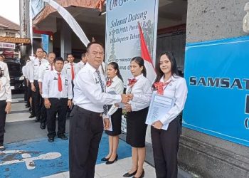 Capaian IKM 88,55 Kepala Samsat Tabanan Berikan Reward Kepada Personil