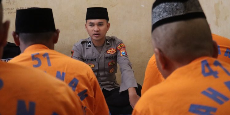 Selama Ramadhan, Polisi Berikan Bimbingan Rohani kepada Tahanan Polres Lumajang