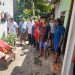 Warga dan Stap Kelurahan Kebonsari , bersama – sama  Dinas Pengairan Jember,  Melakukan  Gotong royong Perbaiki Rumah Tergerus air hujan.