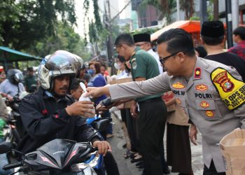 Wujud Toleransi Antar Umat Beragama, 3 Pilar Tamansari bersama Gereja St. Petrus & Paulus Paroki Bagikan 855 Paket Takjil
