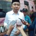 Gus Fawaid Presiden Laskar Shalawat menyapa warga Desa Serut Panti.