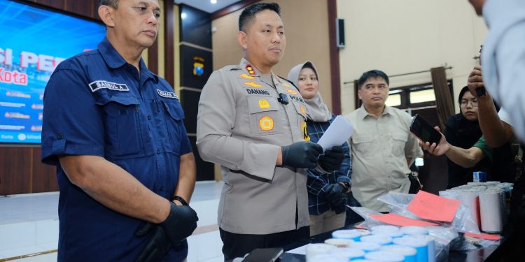 Polres Blitar Kota Amankan 2 Pelajar Perakit dan Penjual Bahan Petasan