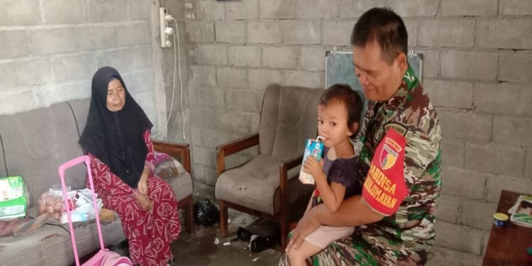 Peduli Anak Stunting, Serka Anwari Berikan Nutrisi Tambahan