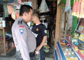 Polisi Razia Pedagang Petasan di Kecamatan Ngabang, Puluhan Petasan disita
