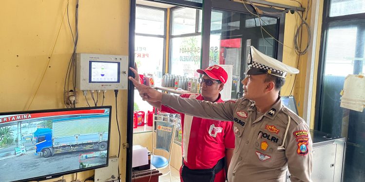 Polres Blitar Kota Cek SPBU Hindari Kecurangan Bensin Campur Air