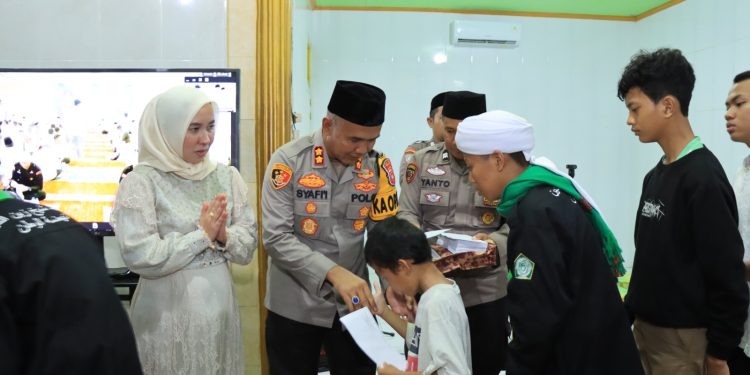 Nuzulul Qur’an dan Buka Puasa Bersama Kapolda Kalbar, Kapolres Melawi Berikan Santunan