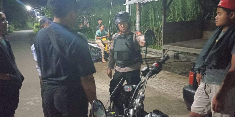Gencarkan Patroli Sahur, Tim Patroli Polsek Mojoroto Bubarkan Puluhan Pesilat yang Bergerombol Tanpa Tujuan yang Jelas