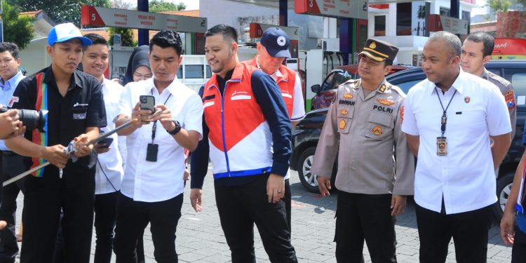 Tim Gabungan Polda Jatim Sidak SPBU, Pastikan BBM Aman Jelang Lebaran